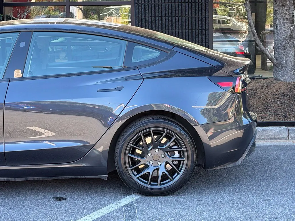 Tesla Model 3 photo 11