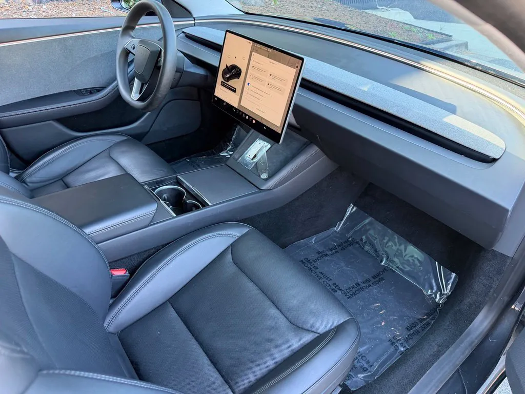 Tesla Model 3 photo 32