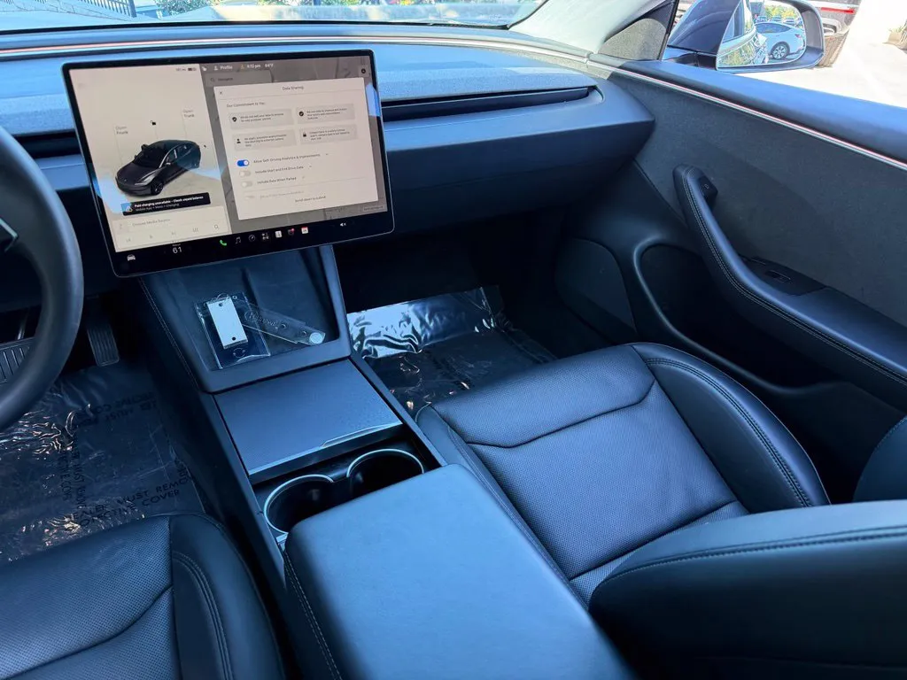 Tesla Model 3 photo 42
