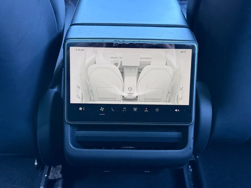 Tesla Model 3 photo 48