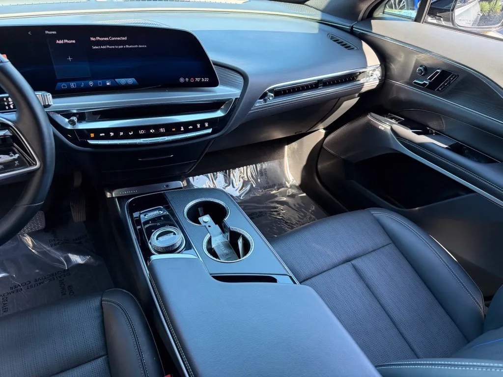 Cadillac Lyriq photo 41