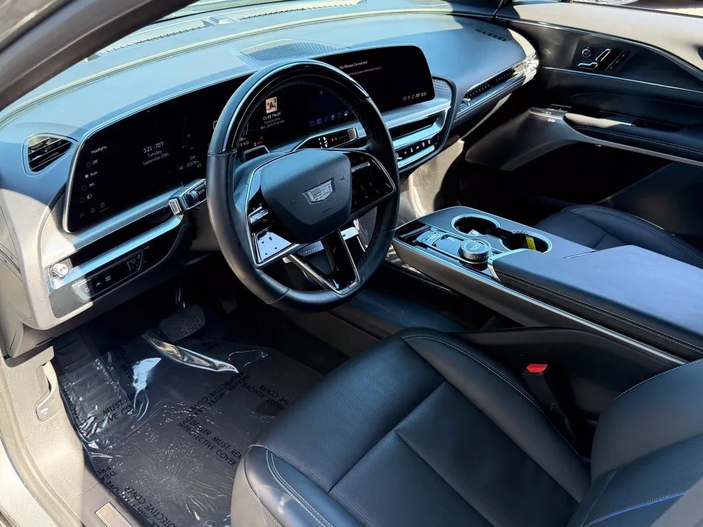 Cadillac Lyriq photo 24