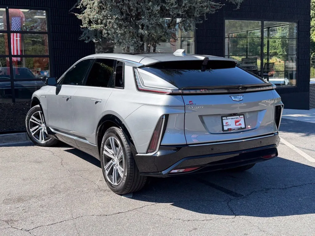 Cadillac Lyriq photo 19