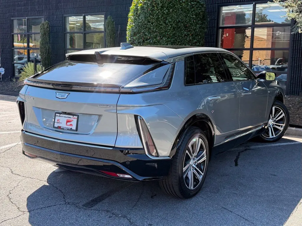 Cadillac Lyriq photo 12