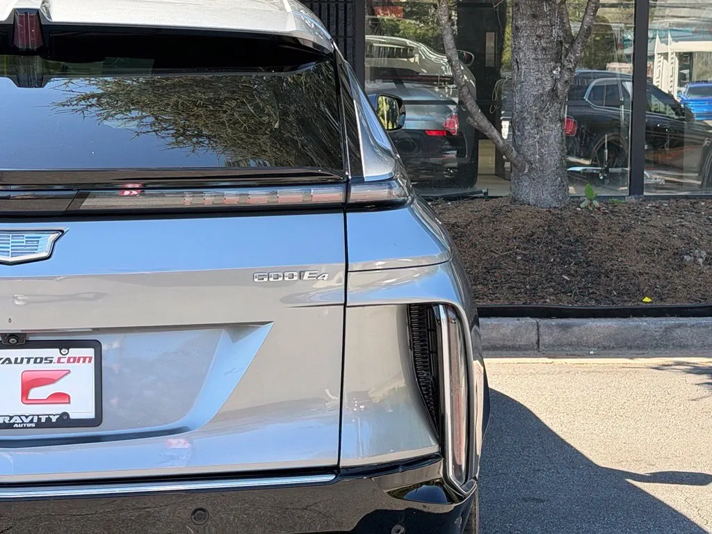 Cadillac Lyriq photo 16