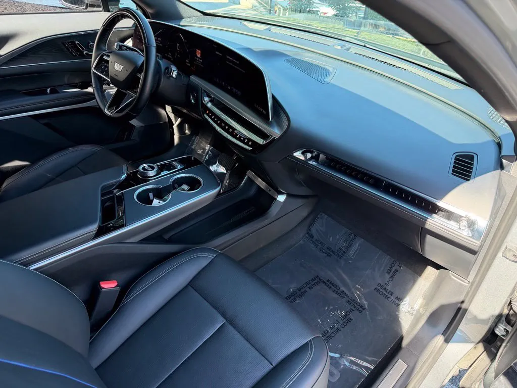 Cadillac Lyriq photo 32