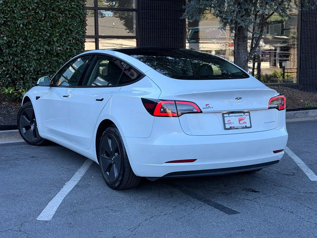 Tesla Model 3 photo 19