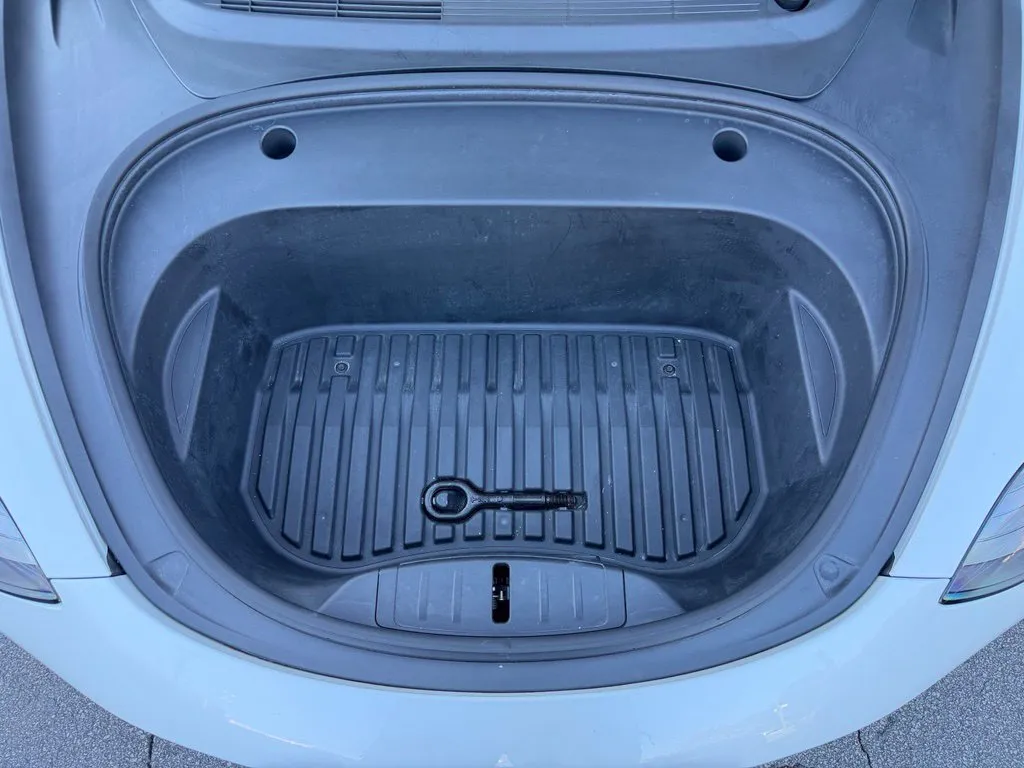 Tesla Model 3 photo 6