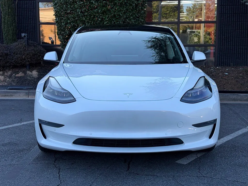 Tesla Model 3 photo 3