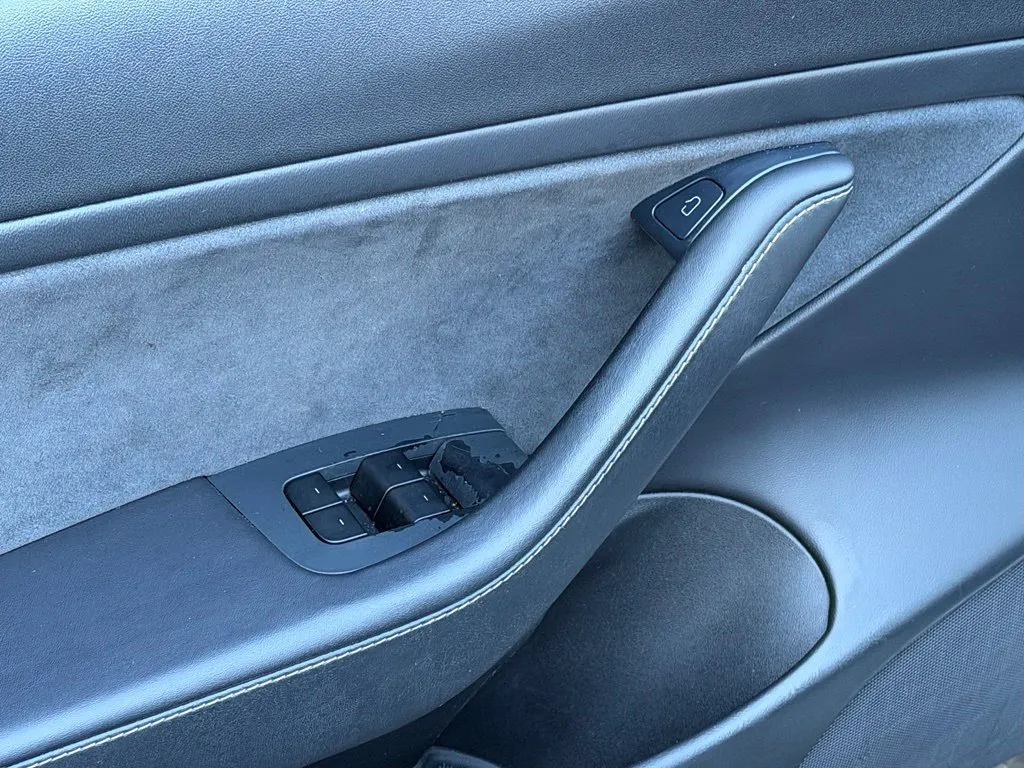 Tesla Model 3 photo 29