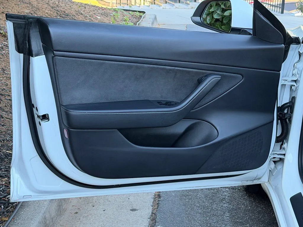 Tesla Model 3 photo 28