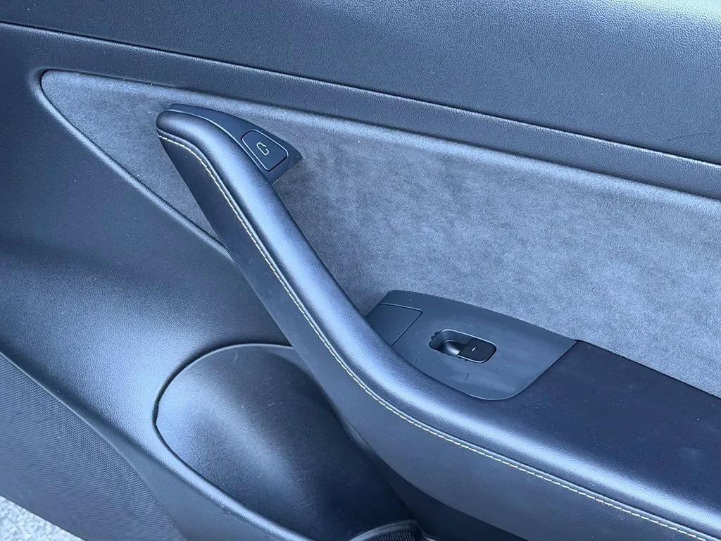 Tesla Model 3 photo 36