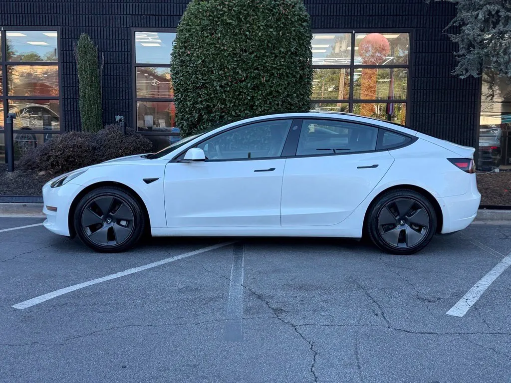 Tesla Model 3 photo 9