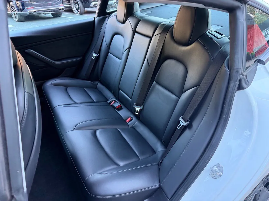 Tesla Model 3 photo 31