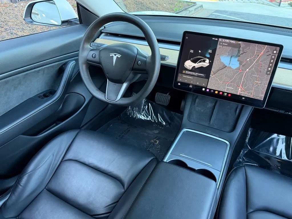 Tesla Model 3 photo 40