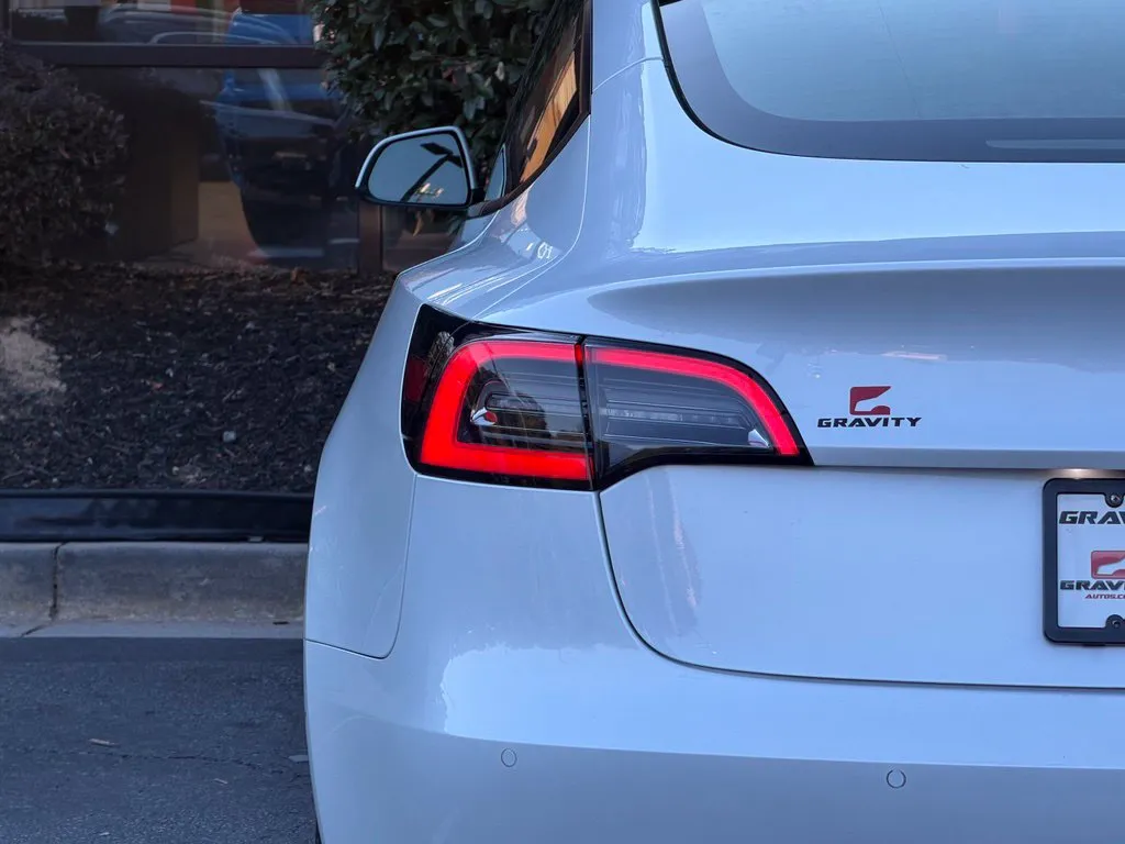 Tesla Model 3 photo 15