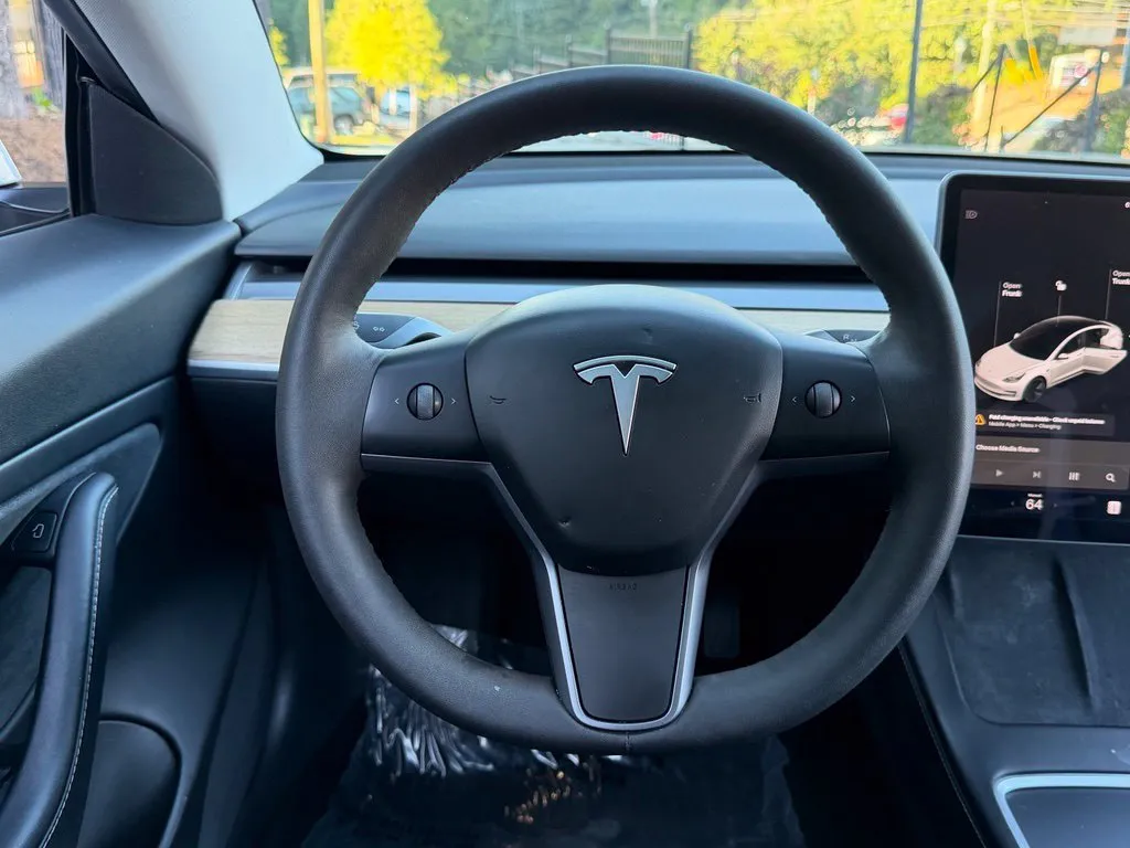 Tesla Model 3 photo 42