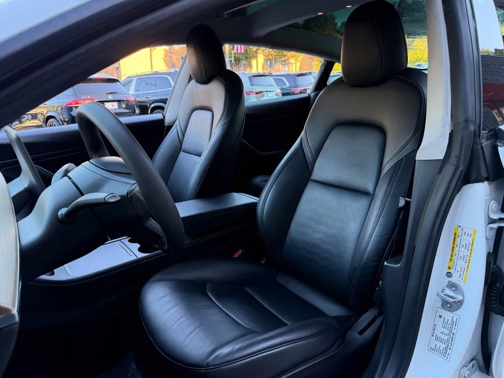 Tesla Model 3 photo 26