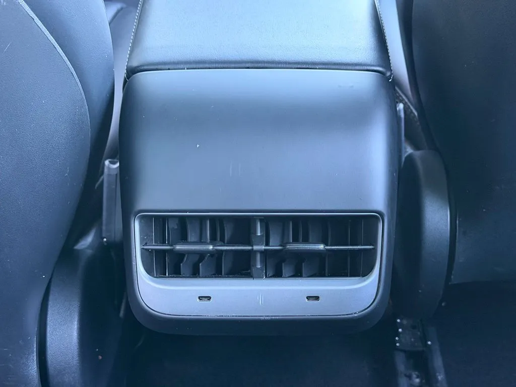 Tesla Model 3 photo 48