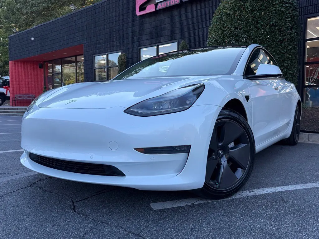 Tesla Model 3 photo 2