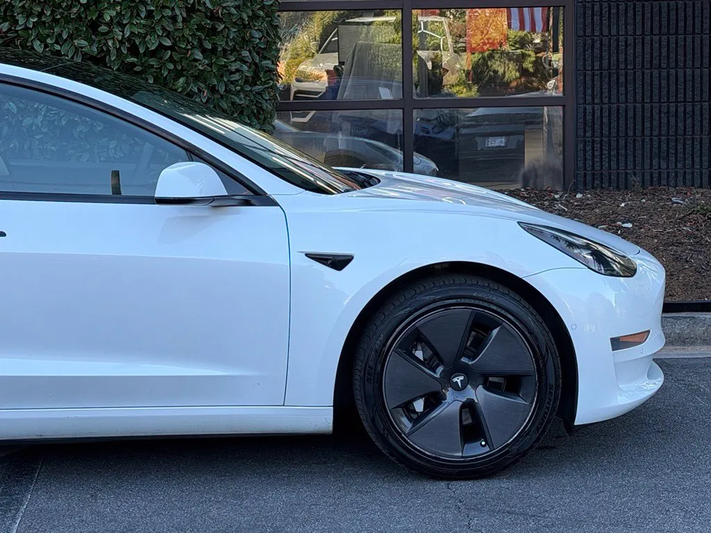 Tesla Model 3 photo 23
