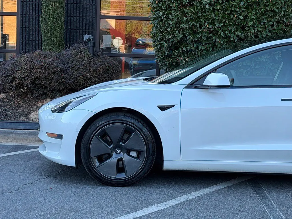 Tesla Model 3 photo 10