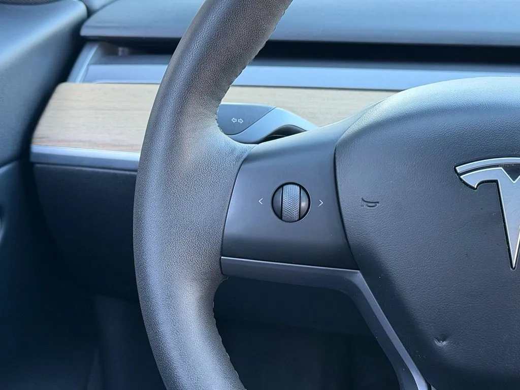 Tesla Model 3 photo 43