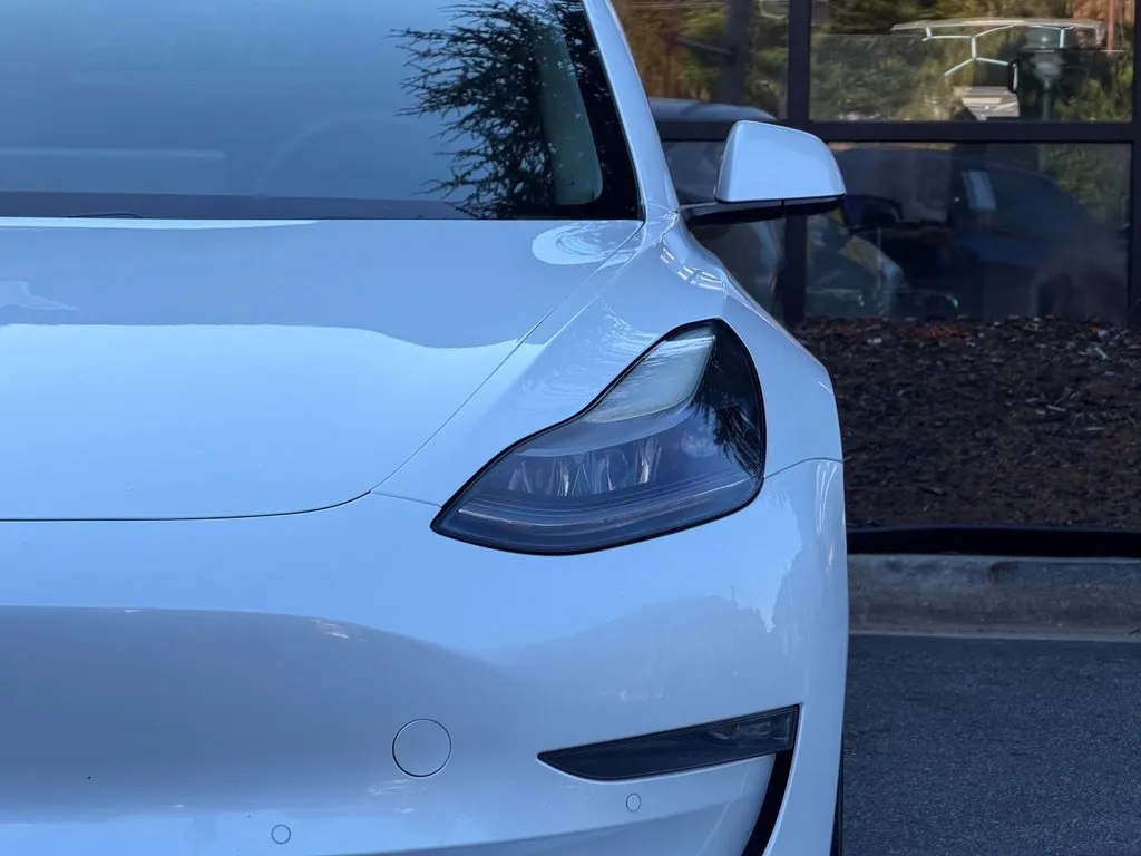 Tesla Model 3 photo 5