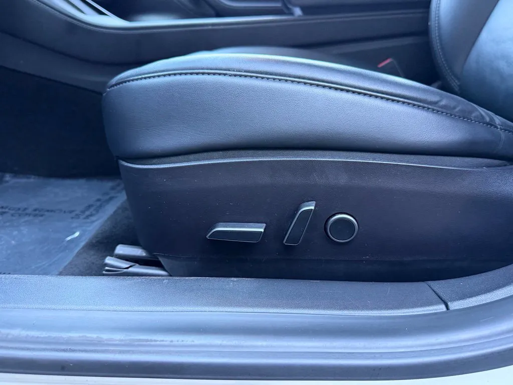 Tesla Model 3 photo 27