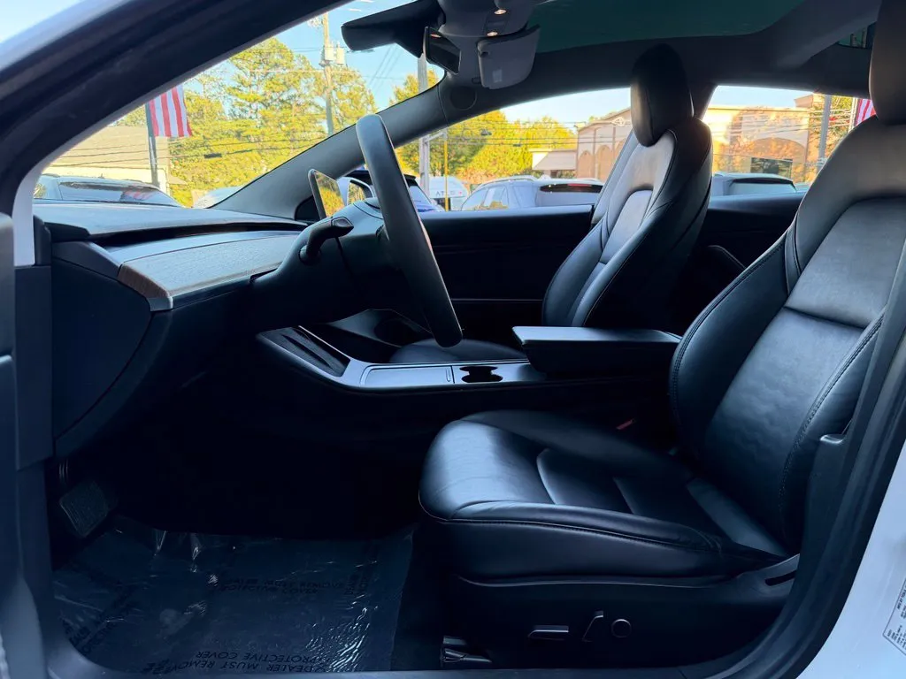 Tesla Model 3 photo 25