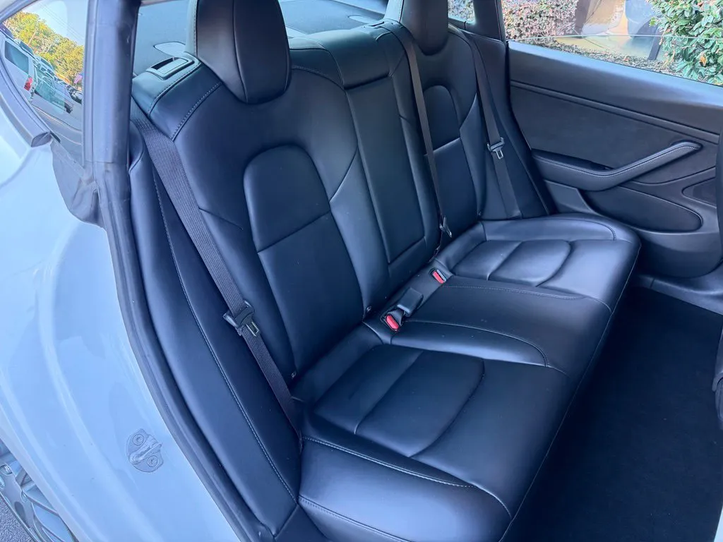 Tesla Model 3 photo 38
