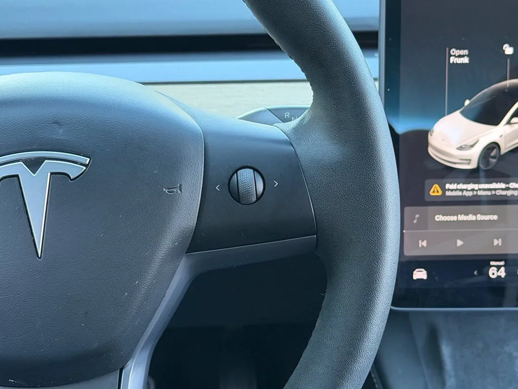 Tesla Model 3 photo 44