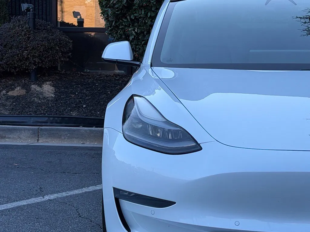 Tesla Model 3 photo 4