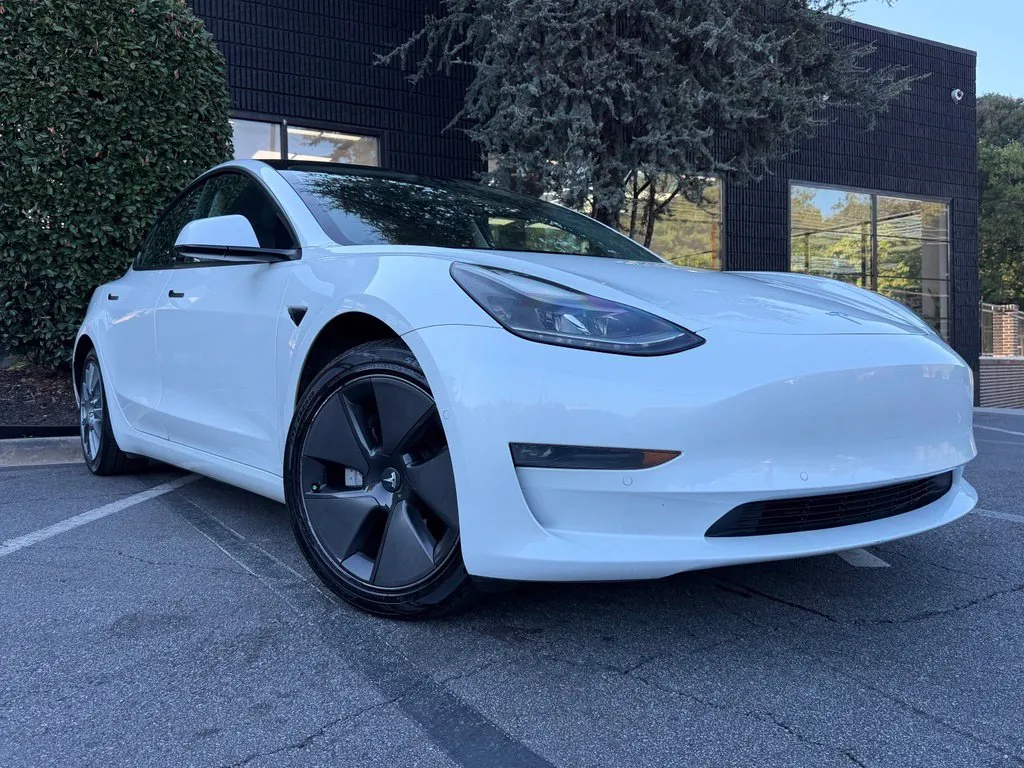 Tesla Model 3 photo 8