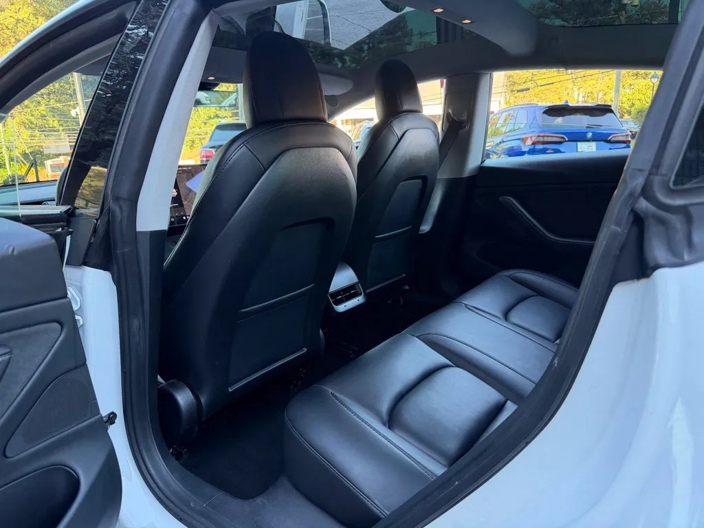 Tesla Model 3 photo 30