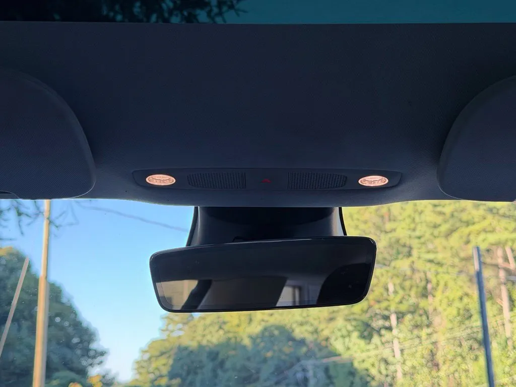 Tesla Model 3 photo 47