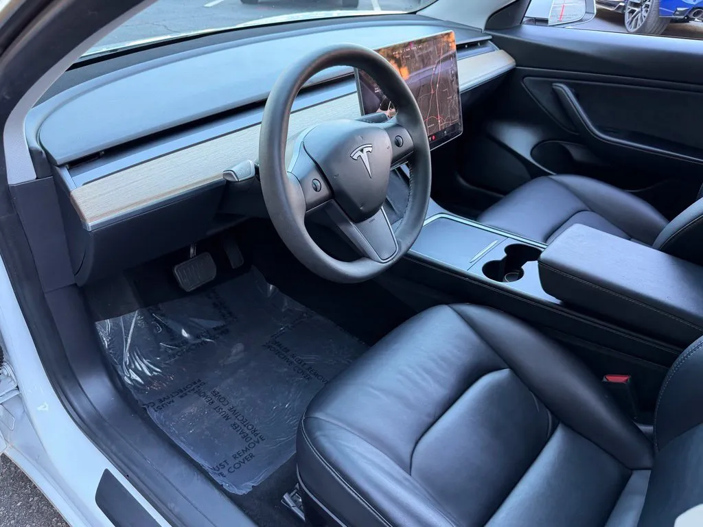 Tesla Model 3 photo 24