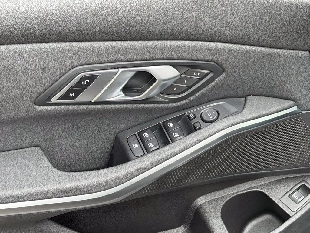 BMW 3 Series photo 28