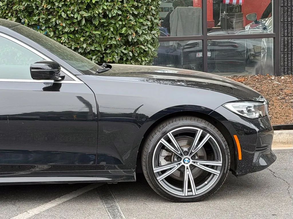 BMW 3 Series photo 21