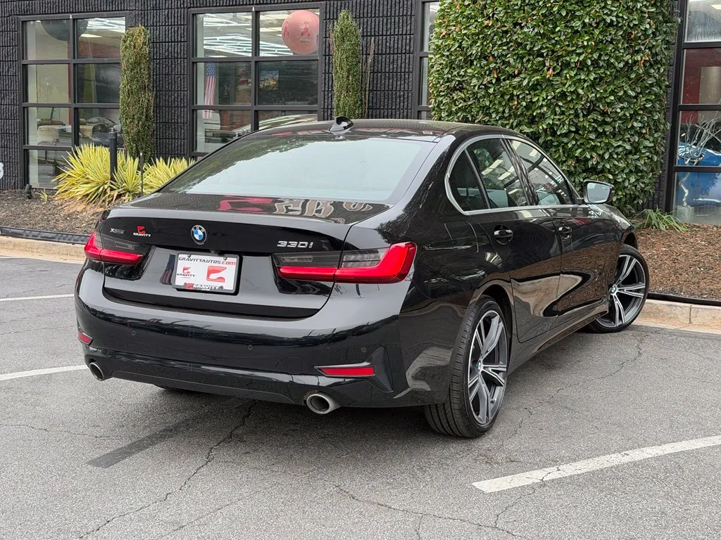 BMW 3 Series photo 12