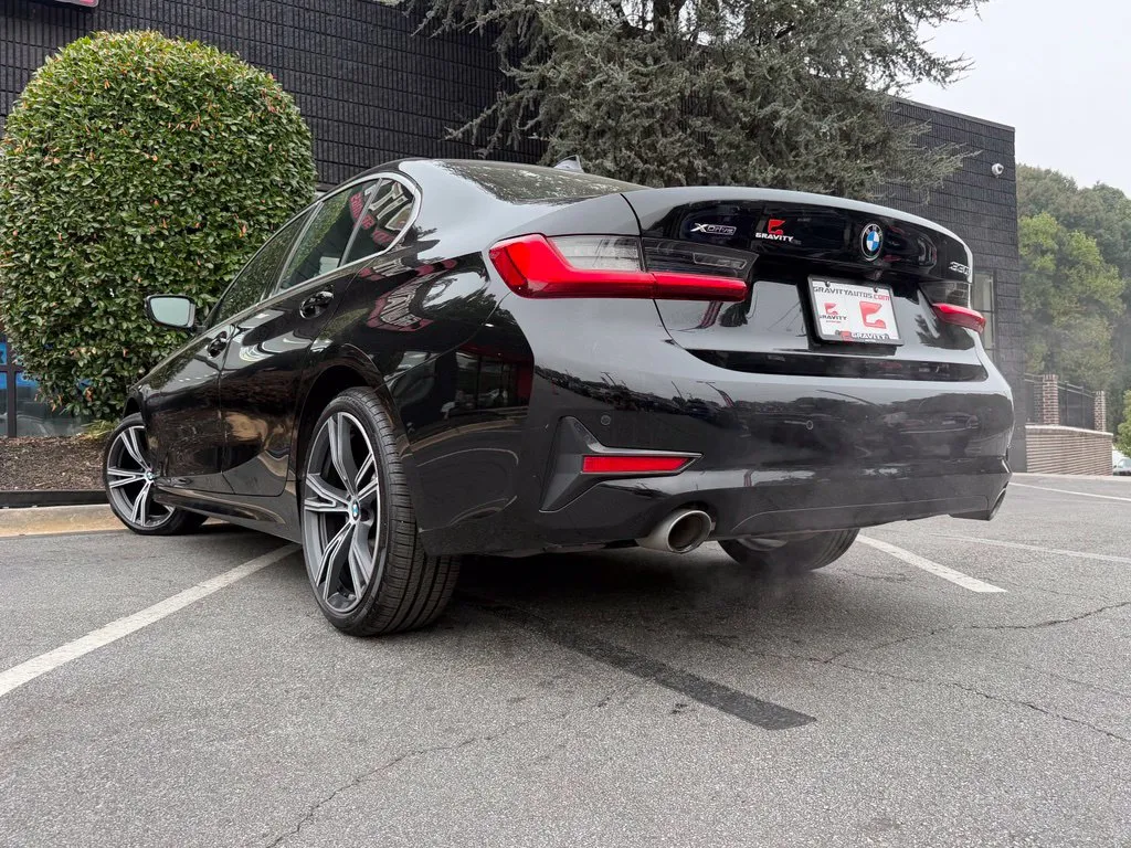 BMW 3 Series photo 18