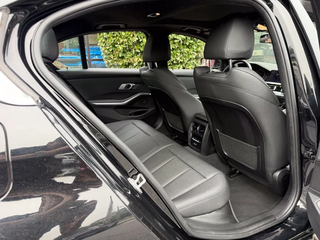BMW 3 Series photo 37