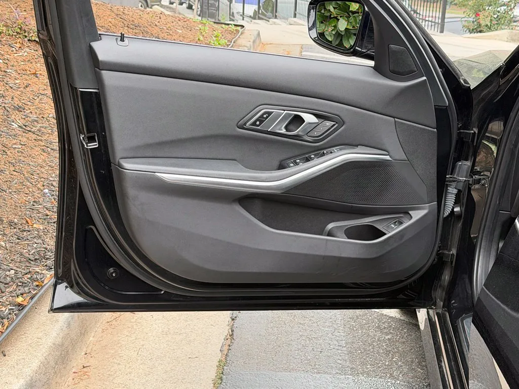 BMW 3 Series photo 27