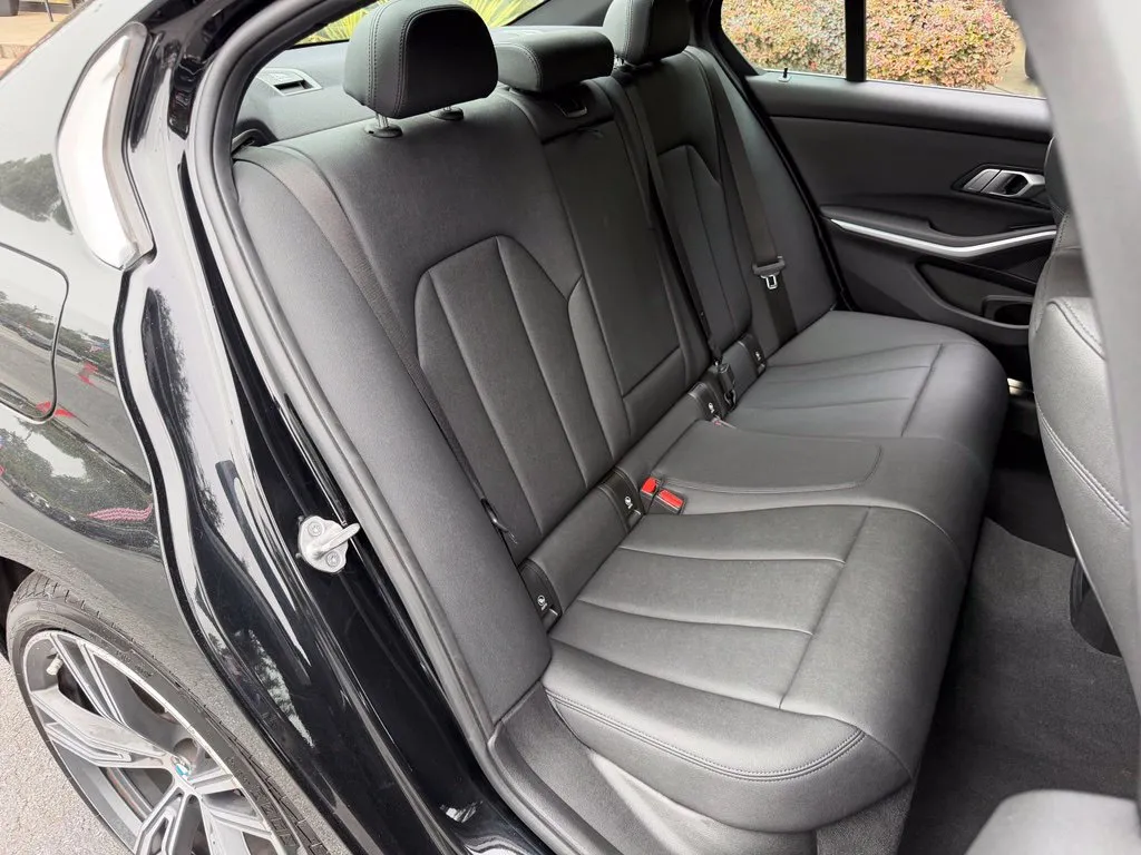 BMW 3 Series photo 38