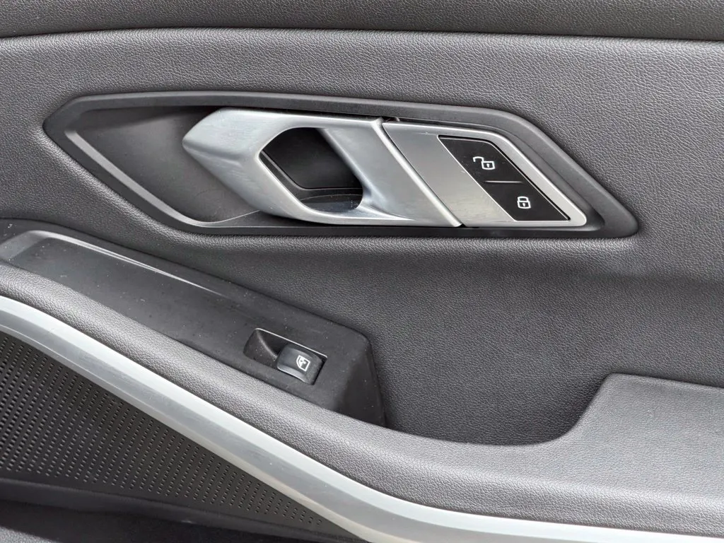 BMW 3 Series photo 36