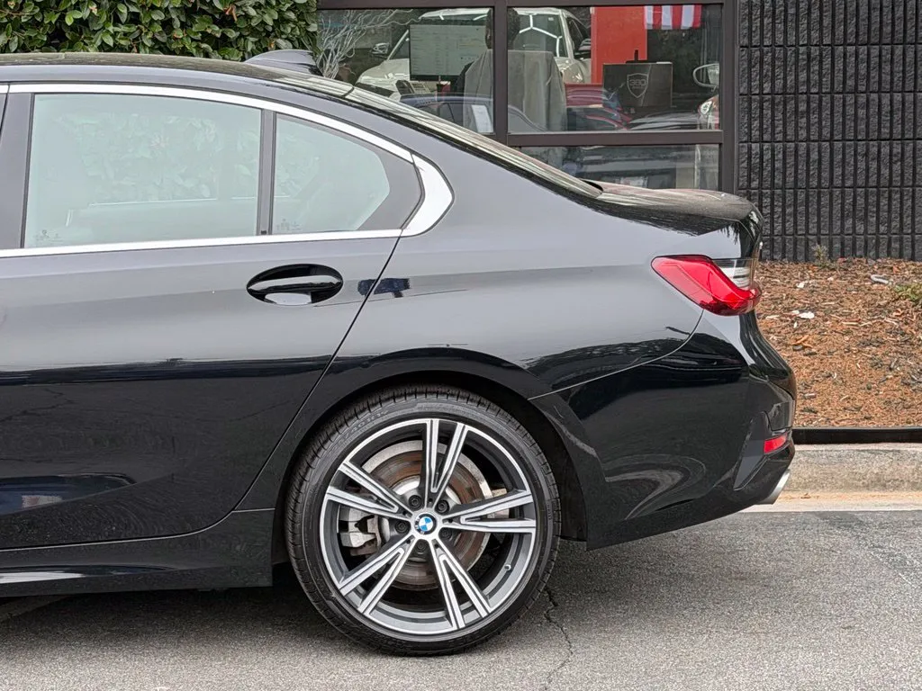 BMW 3 Series photo 11