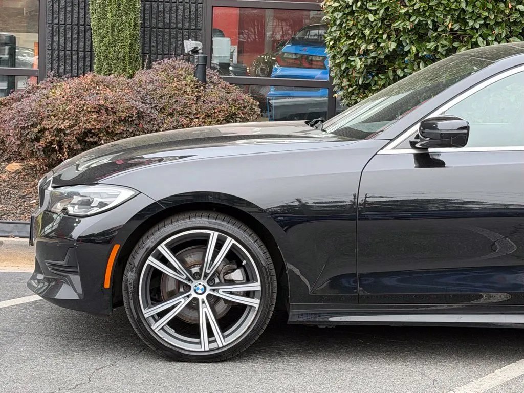 BMW 3 Series photo 10