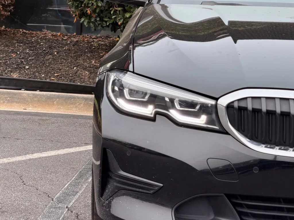 BMW 3 Series photo 4