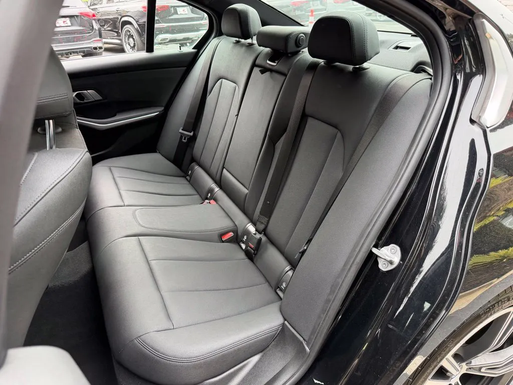 BMW 3 Series photo 30