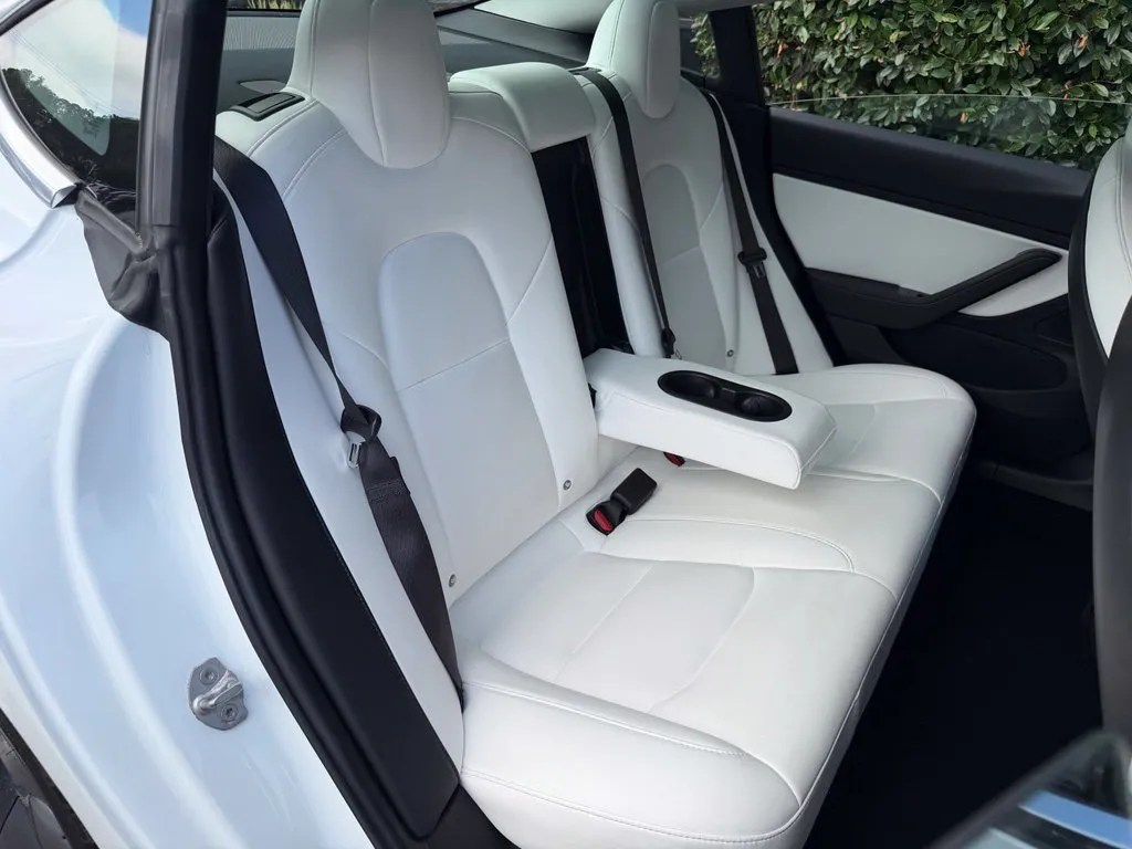 Tesla Model 3 photo 39